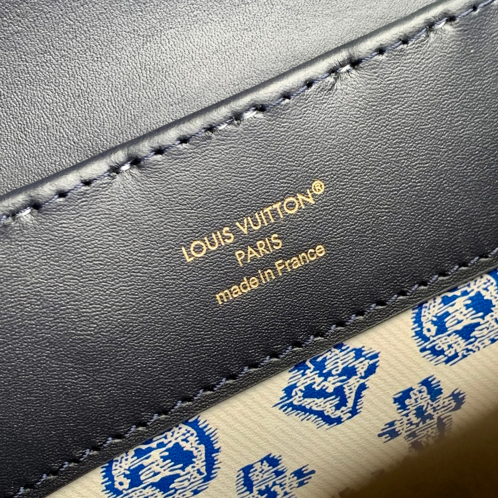 Louis Vuitton Capucines BB