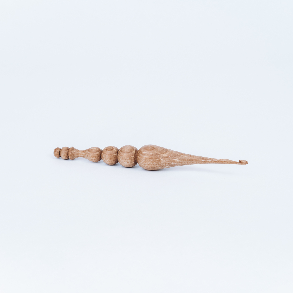 Деревянный крючок для вязания из сибирского кедра 10 мм. K191