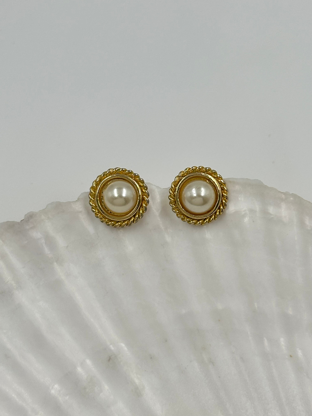 Серьги пусеты с «жемчугом»