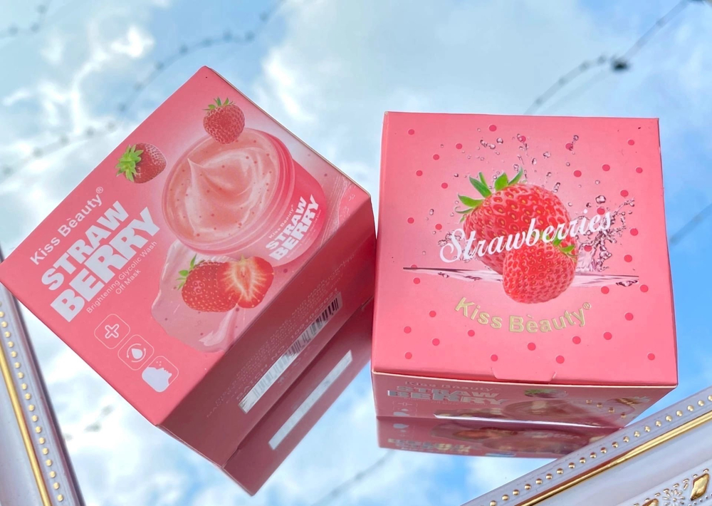 Маска для лица от Kiss Beauty STRAWBERRY Brightening Glycolic Wash off Mask, 100 гр