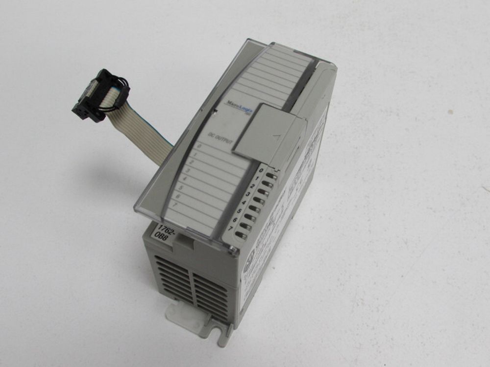 Цифровой модуль выходов Allen Bradley 1762-OB8