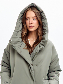 Пальто в минималистичном стиле