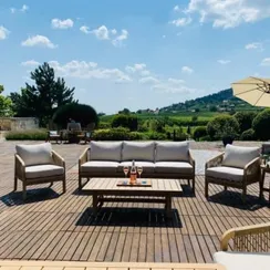 Кофейный столик Ravona из массива акации