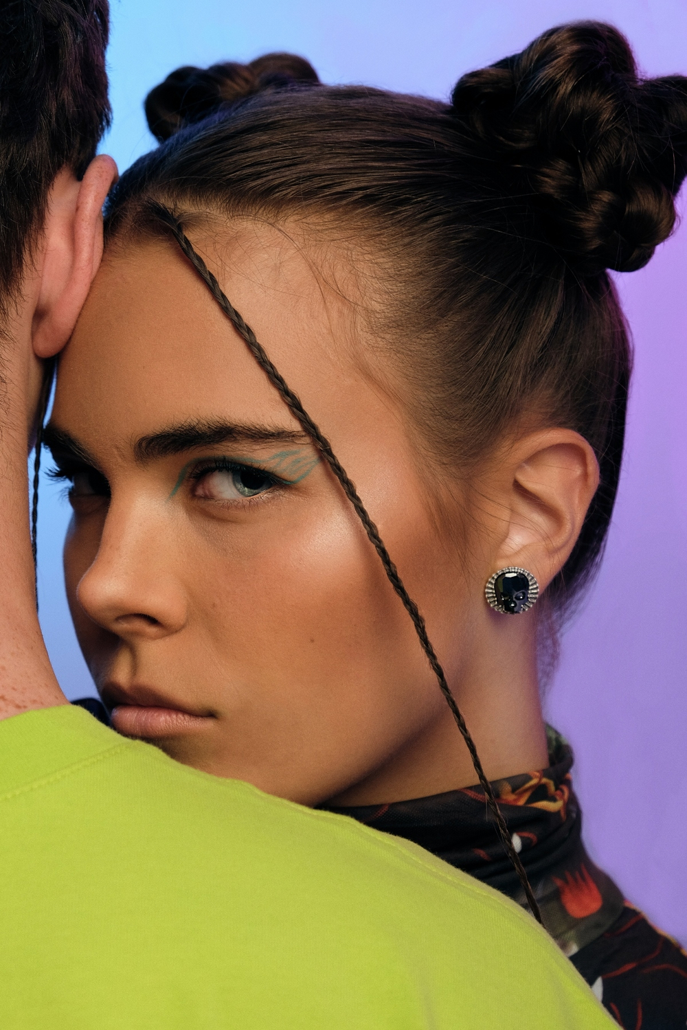 "Кали" серьги в серебряном покрытии из коллекции "Mistero" от Jenavi с замком пусеты