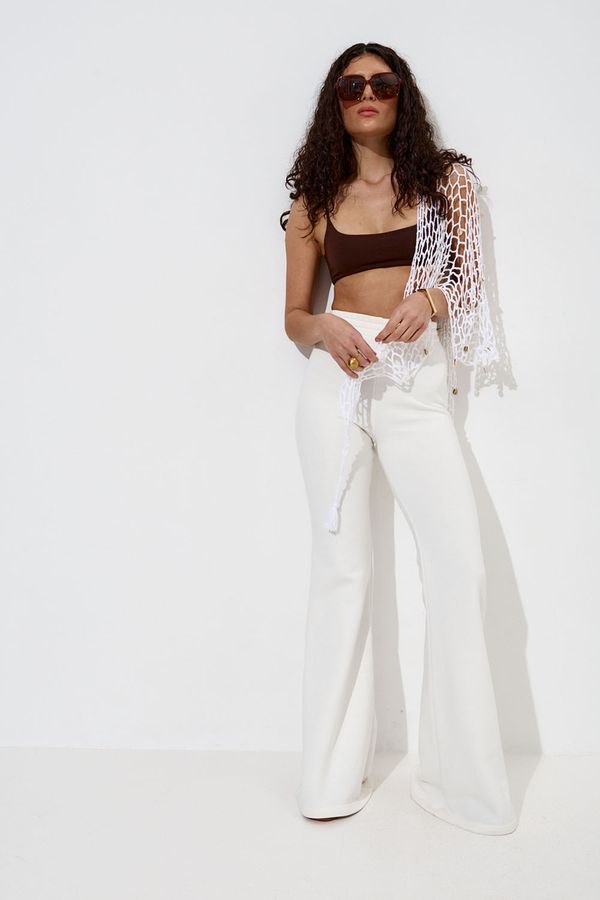 Джоггеры клеш кремового цвета