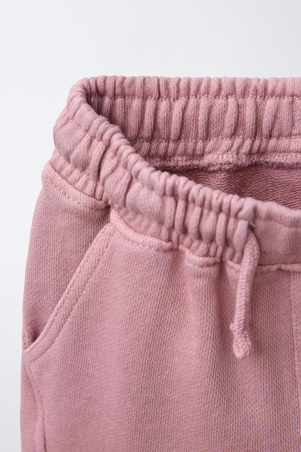 ZARA ШОРТЫ ИЗ МЯГКОЙ ТКАНИ С НАШИВКОЙ, РОЗОВЫЙ