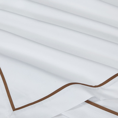 Постельное белье 2 спальное евро Сlaire&Caroll George белое с темно-коричневым кантом