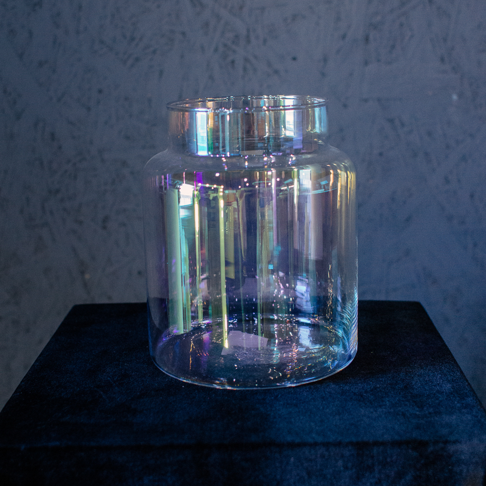 6. Широкая прозрачная ваза с бензиновым блеском