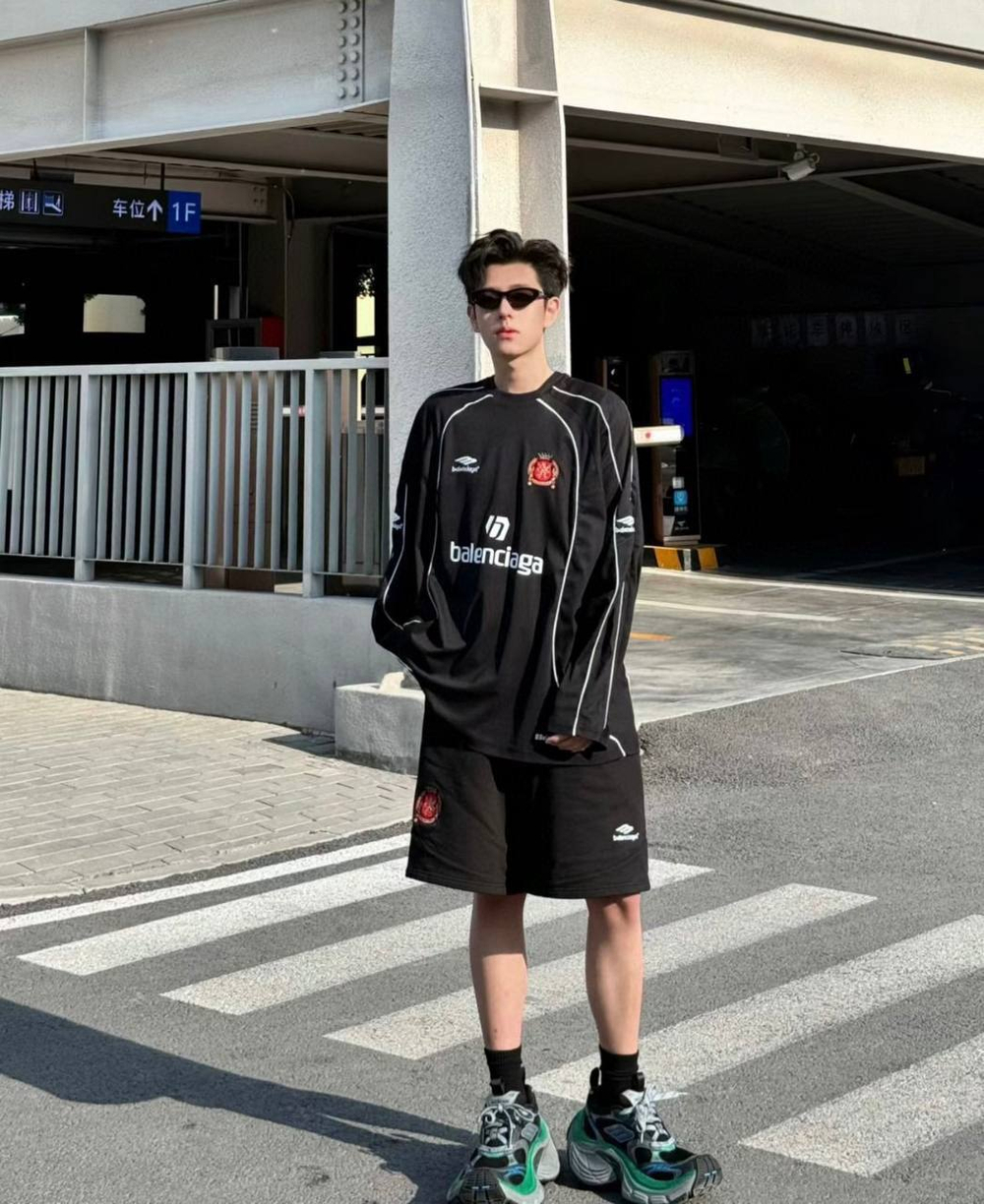 Лонгслив Balenciaga