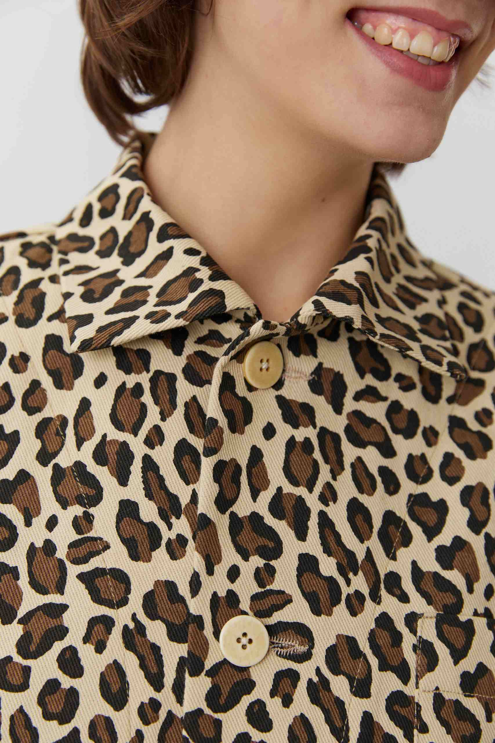 Жакет с тремя карманами из леопардовой джинсы