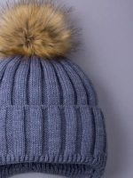 Шапка детская зимняя вязаная с помпоном