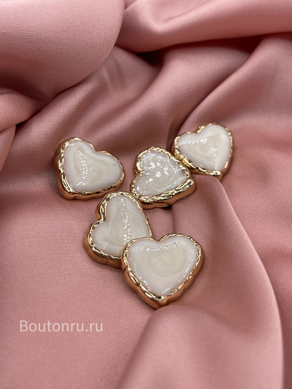 Пуговицы сердце молочная эмаль золото