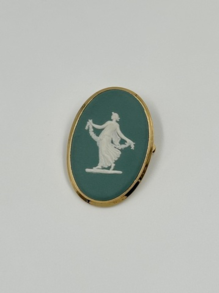 Брошь Wedgwood зелёная