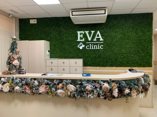 Вертикальное озеленение искусственным мхом медицинского центра "Eva Clinic" г.Краснодар