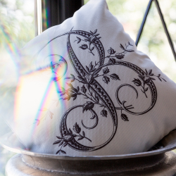 Арт-подушка Объект мечты Монограмма буквы В