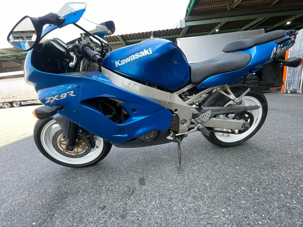 Kawasaki Ninja ZX-9R 041682