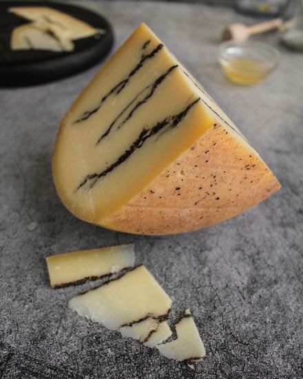 🐄 Сыр Пикколо с трюфелем ВЫДЕРЖАННЫЙ, кг