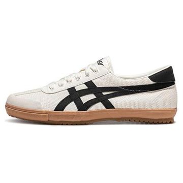 Asics TSG 110 - современная новинка в черно-белом исполнении.