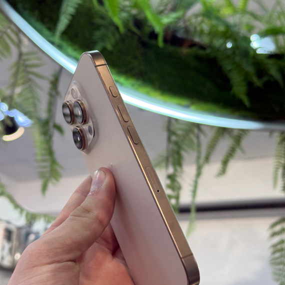 Apple iPhone 16 Pro 128ГБ Пустынный титан