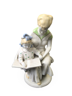 Фарфоровая статуэтка "Первая буква"