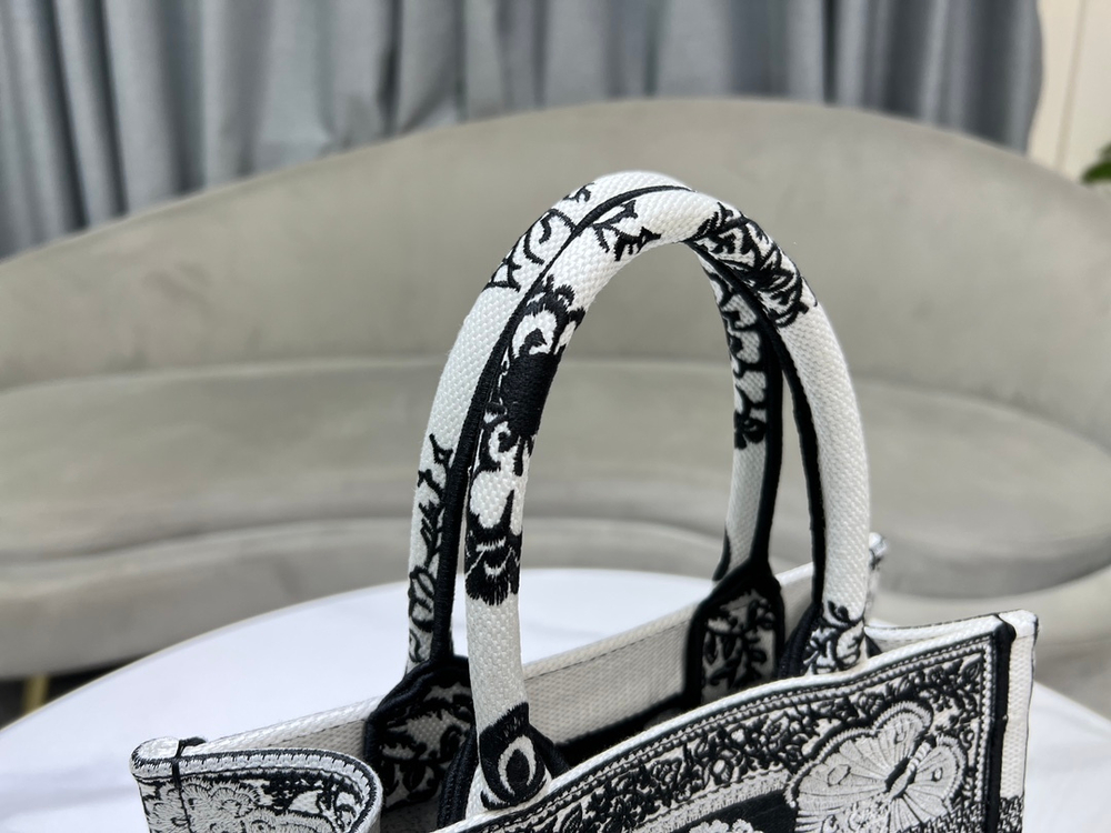 Christian Dior Book Tote 26 cm