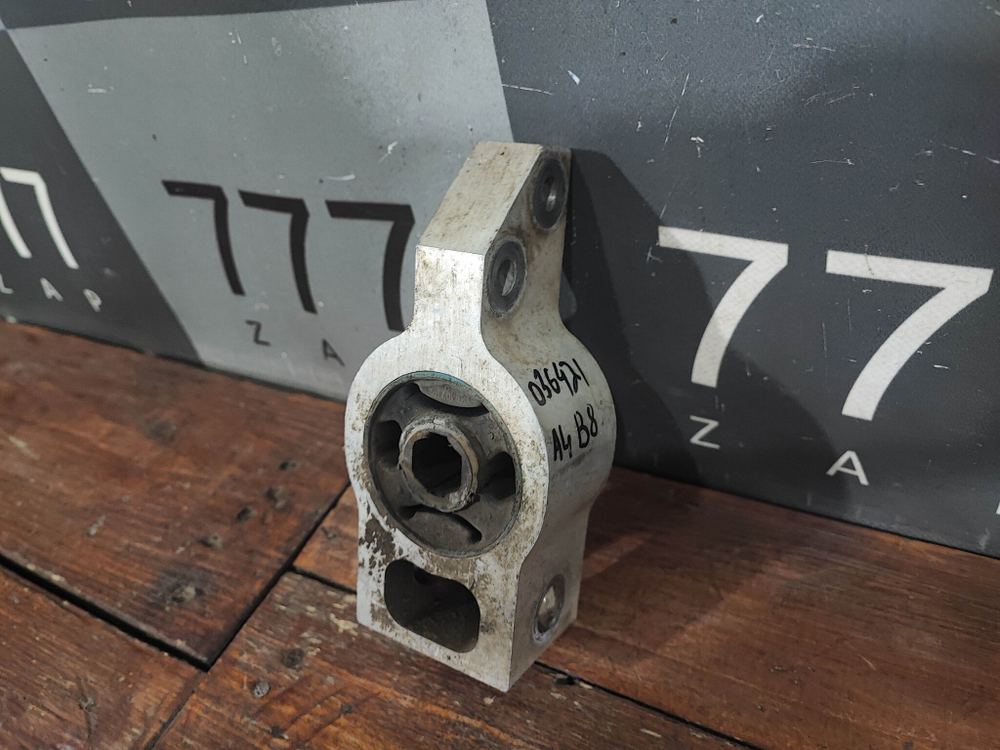 Сайленблок переднего рычага Audi A4 (B8) 07-15 Б/У Оригинал 3C0199231E