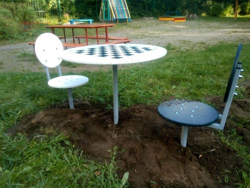 Шахматный стол