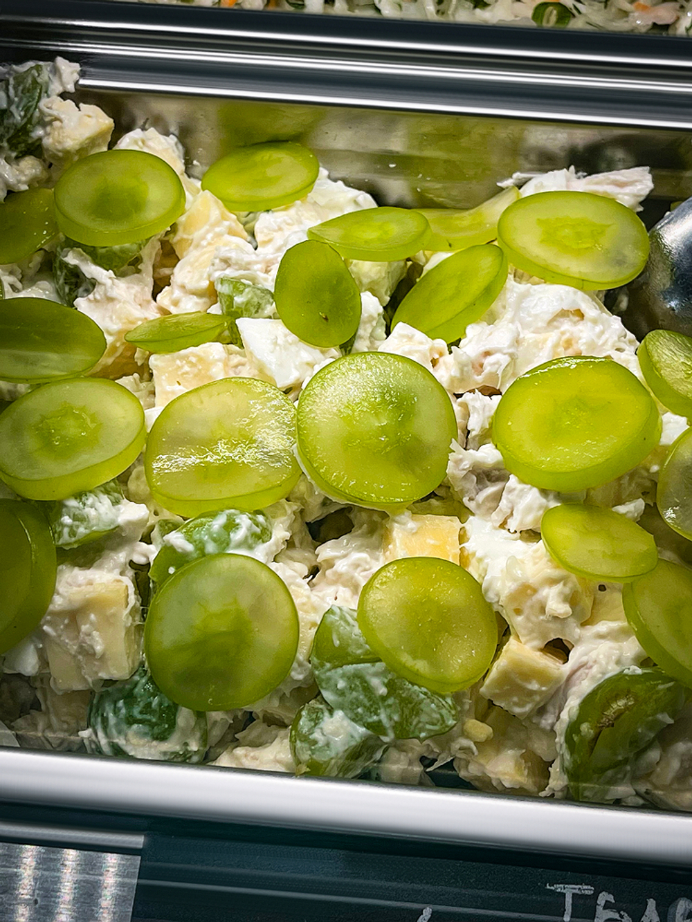 Салат Сырный с Курицей и Виноградом 180г