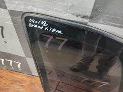 Стекло багажника левое Suzuki Grand Vitara 1 98-05 Б/У Оригинал 8457065D00