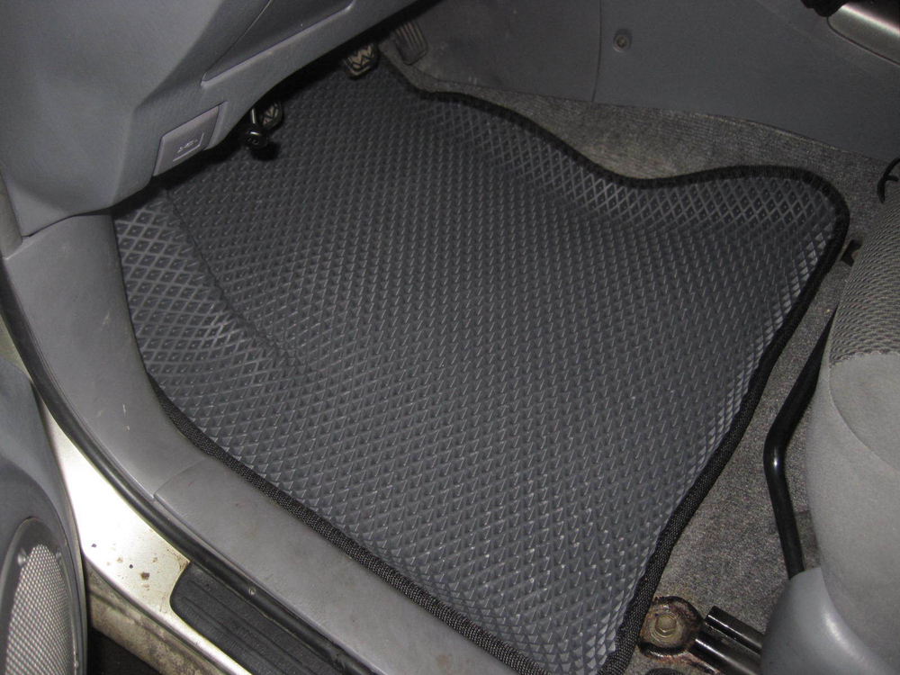 Автоковрики для Toyota RAV 4, II-поколение, 5- дверей (2000-2005)