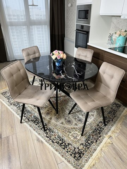 Круглый стеклянный раздвижной стол "Черный оникс" и стулья "ГУЧИ" капучино