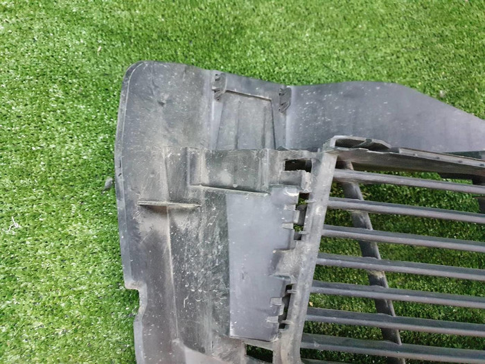 Решетка бампера правая Peugeot 3008 2 (2016-2020)