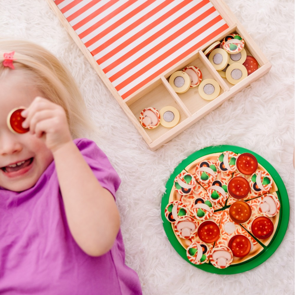 Spin Master 93611 20155221 — Игровой набор Melissa & Doug деревянная пицца с 36 аксессуарами Pizza Party — фото 4