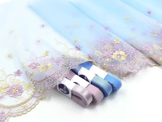 05-84 Вышивка на неэл. сетке 20 см, голубой/лиловый/желтый