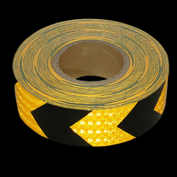 Светоотражающая лента жёлто-чёрная (стрелка) 50 мм х 45 м