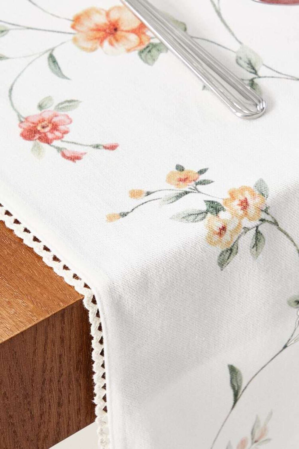 ZARA HOME ХЛОПКОВАЯ НАСТОЛЬНАЯ ДОРОЖКА С КРУЖЕВНОЙ ОТДЕЛКОЙ, ЗЕЛЕНЫЙ