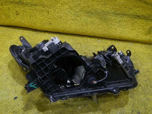 Фара левая Toyota Rav 4 CA40 (2015-2019) LED