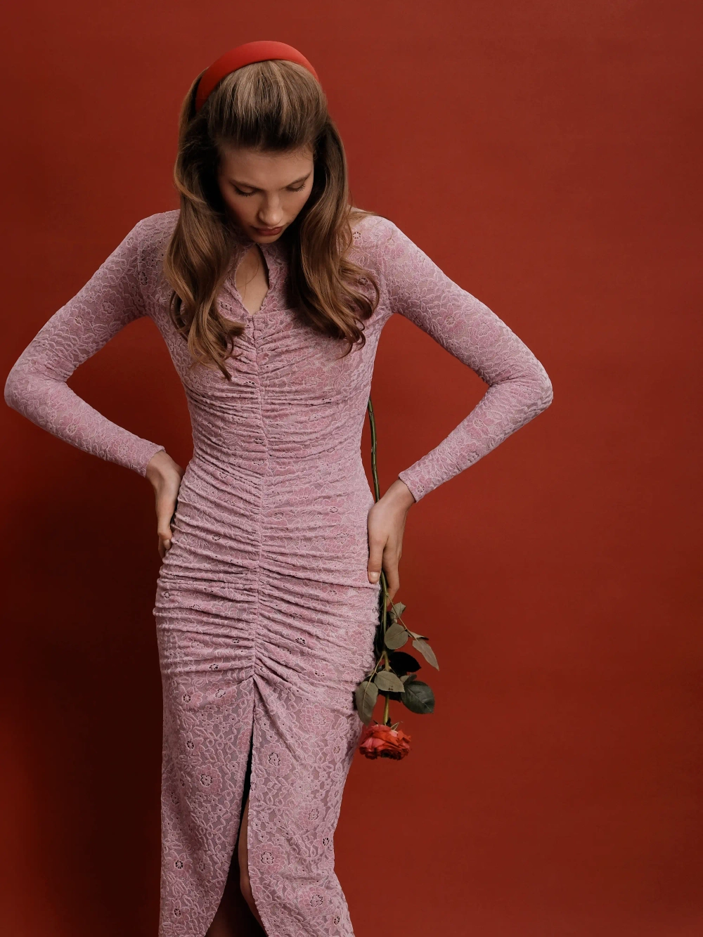 Amandina, платье миди из светло-розового кружева с длинными рукавами