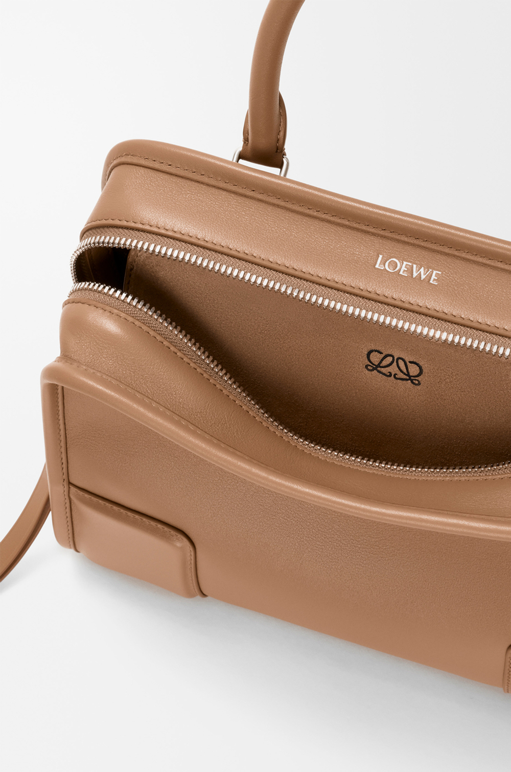 Loewe Маленькая сумка Amazona 180 из мягкой телячьей кожи, мокко