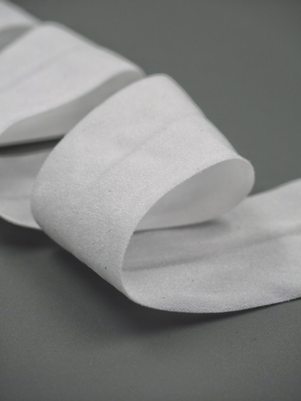 Бейка эластичная теплая белая матовая 32 мм