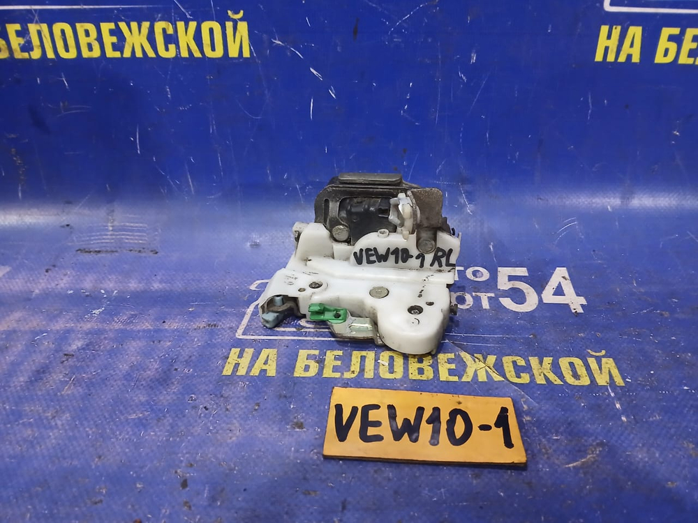 Замок двери задней левой NISSAN AVENIR 1997