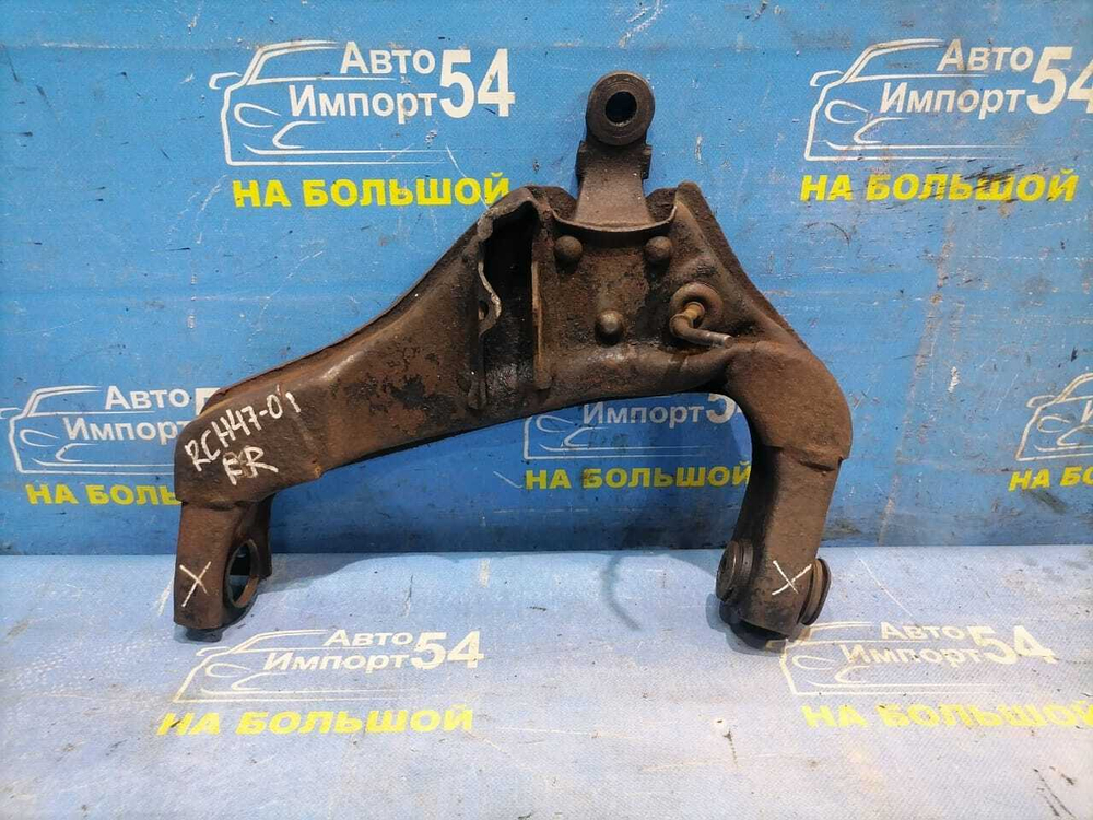 Рычаг передний правый TOYOTA HIACE REGIUS 1998