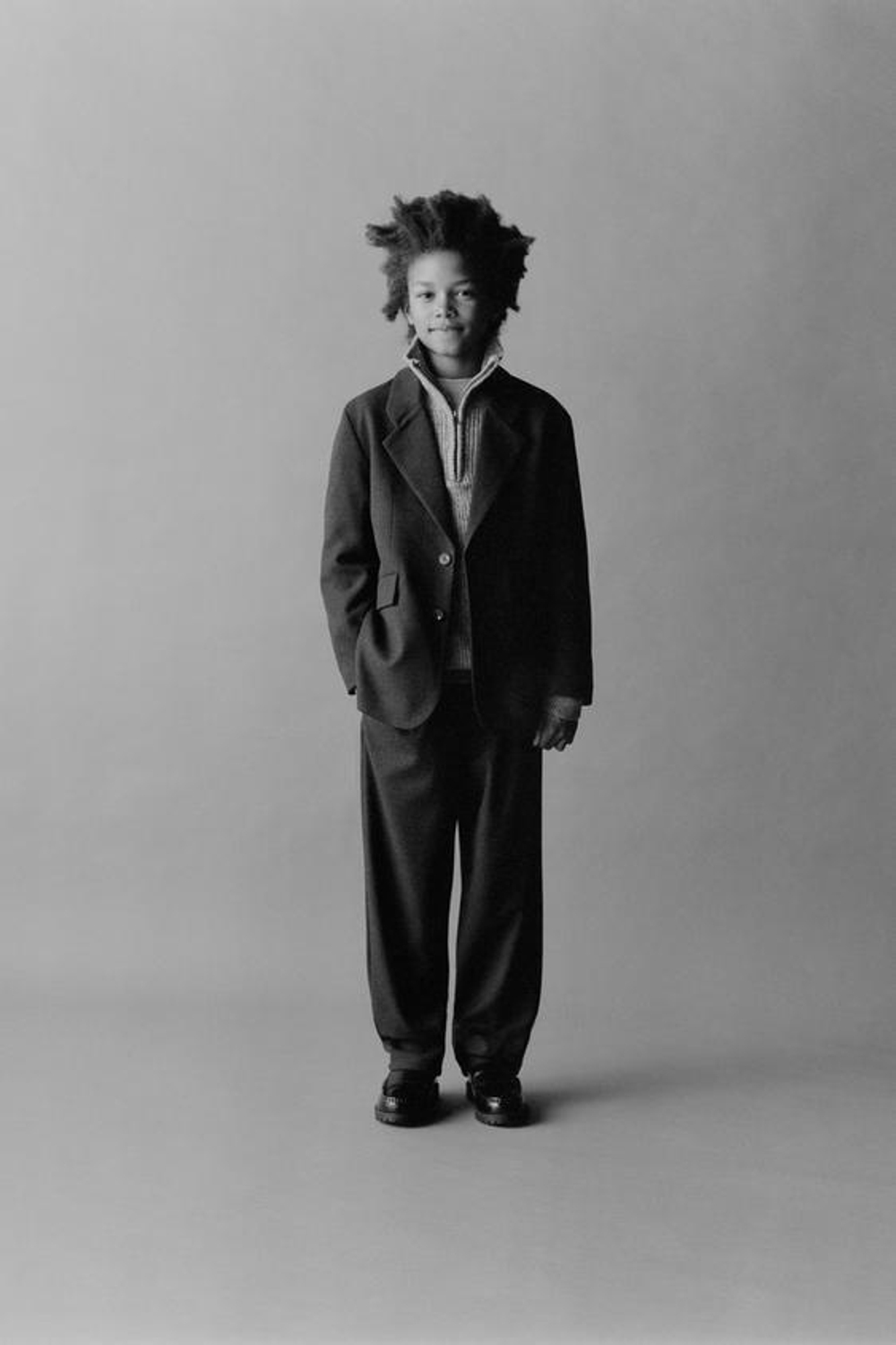 ZARA БРЮКИ С ЗАЩИПАМИ, СЕРЫЙ