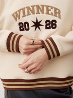 СВИТШОТ НА ОДНО ПЛЕЧО «WINNER» МОЛОЧНЫЙ