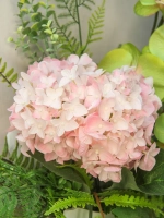 Искусственные цветы на стену в кашпо