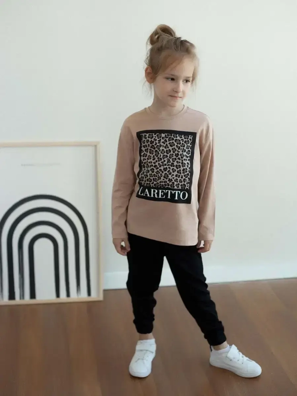 Костюм для девочки бежевый в школу