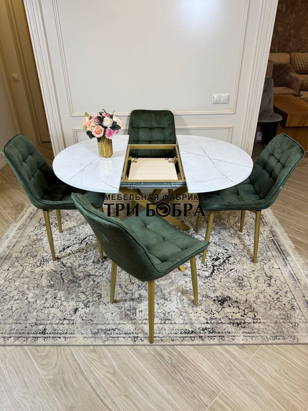 Круглый раздвижной стол "Лофт", белый каспий и стулья "Бостон" оливковый