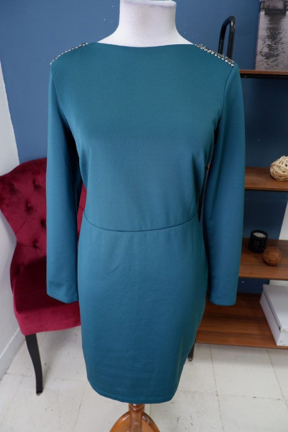 Платье элегантное с декором 48 размер