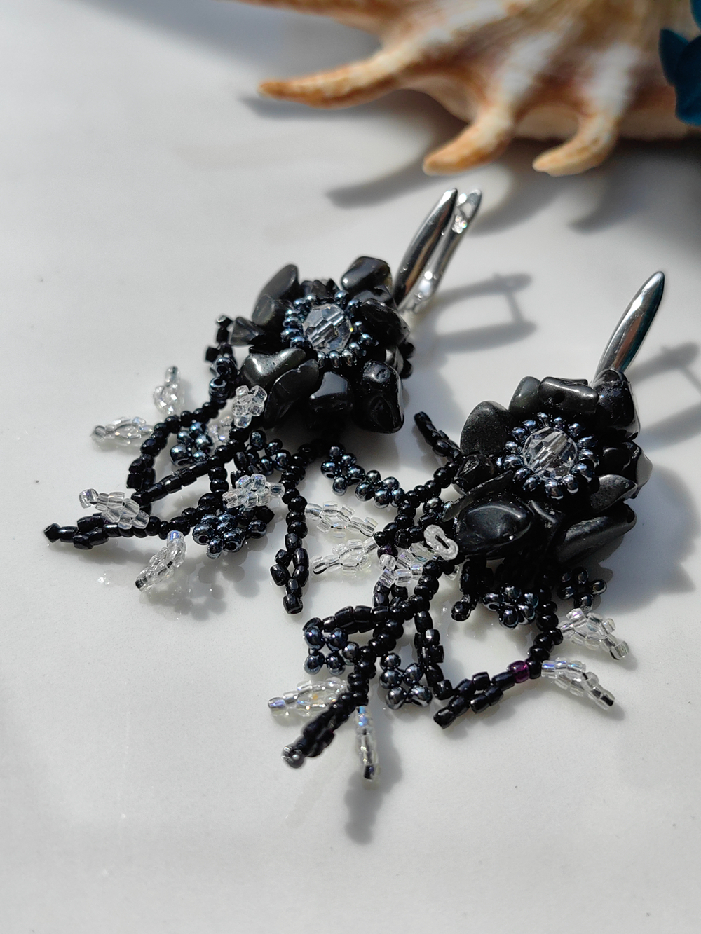 Серьги "Цветы" ручной работы из бисера с камнем камнем агат и кристаллами Swarovski