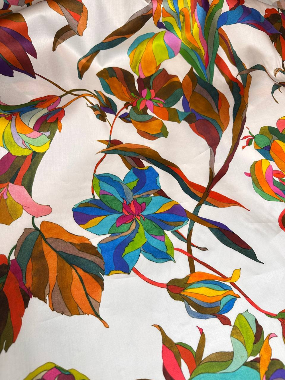 Плательно-блузочный поплин с рисунком (100%хлопок, Жемчужный белый фон/яркие фломастерные цветы, 150, 150 гр/м2)